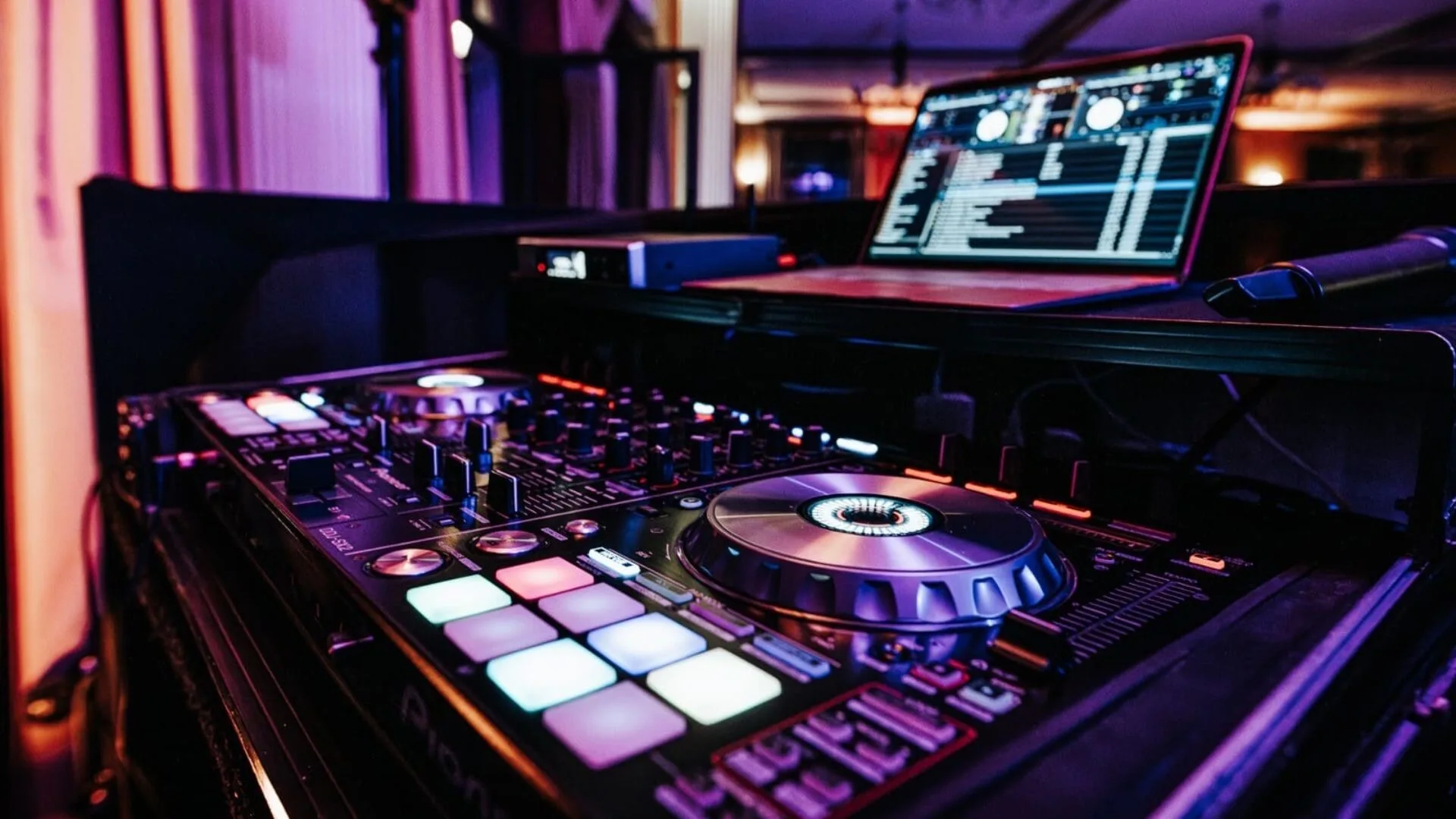 DJ-Technik für Firmenfeiern und Unternehmensveranstaltungen