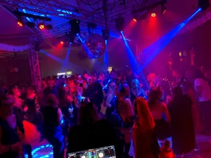 Party-DJ Bonn & Rhein-Sieg-Kreis – DJ Chris sorgt für volle Tanzflächen und ausgelassene Stimmung