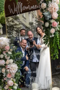 Music DJ Chris als Hochzeits-DJ mit Brautpaar im Waldhotel Rheinbach – Foto von Aschoffotografie, Licht- und Tontechnik im Einsatz