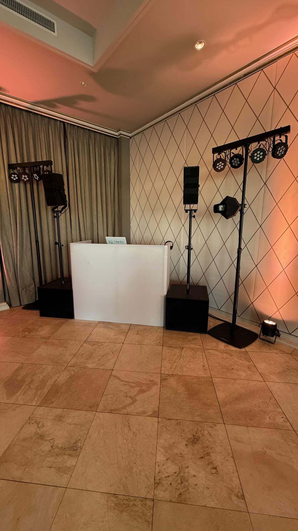 Hochzeits-DJ Ameron Bonn Technik frontal