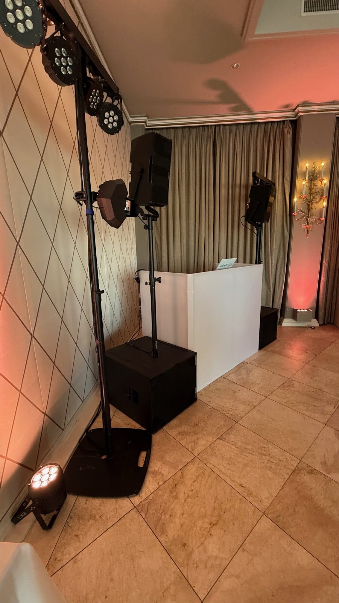 Hochzeits-DJ Ameron Bonn DJ Setup seitlich