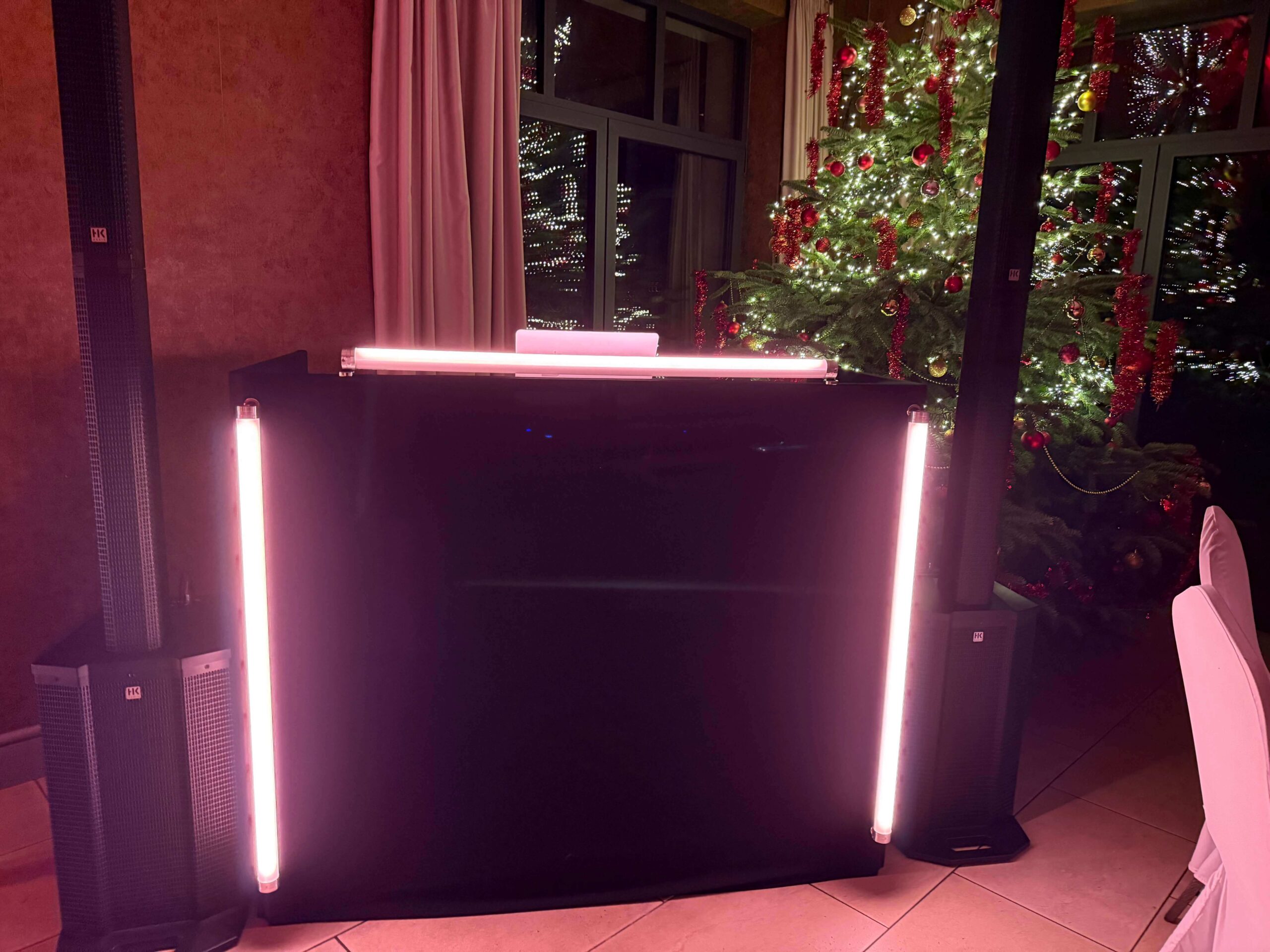 DJ Lichttechnik Ape Labs Neon Tube 6 Pix auf Weihnachtsfeier 2025, Waldhotel Rheinbach