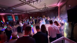 Hochzeitstanz mit Gästen – Music DJ Chris sorgt für Stimmung auf der Tanzfläche