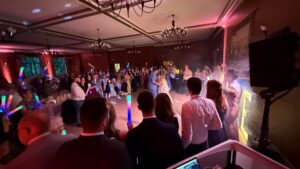 Brautpaar beim Eröffnungstanz – begleitet von Music DJ Chris auf einer Hochzeit