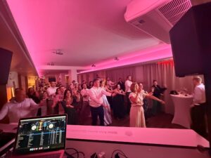 Hochzeits-DJ Herrenhaus Buchholz mit tanzenden Gästen