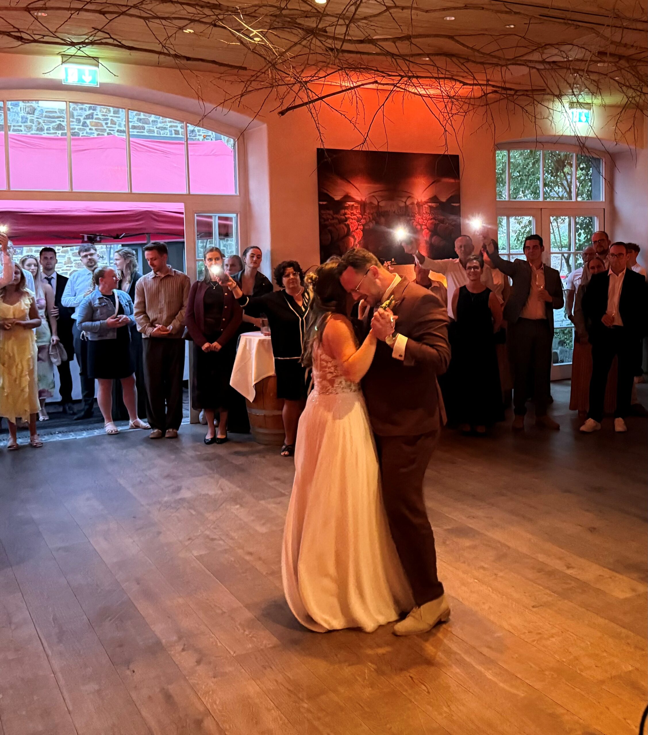 Brautpaar beim Hochzeitstanz auf Schloss Burgbrohl
