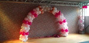Ballonbogen als Dekoration für eine private Feier in der Hall of Fame Rheinbach